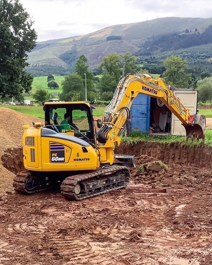 Hướng dẫn bảo dưỡng máy xúc điện đúng cách để tăng tuổi thọ 2 bảo trì hệ thống điện máy xúc