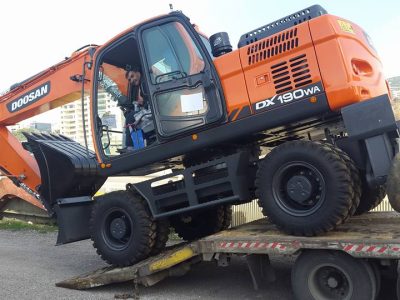 Đạt- J 6 Máy xúc điện Doosan DX90 Electric