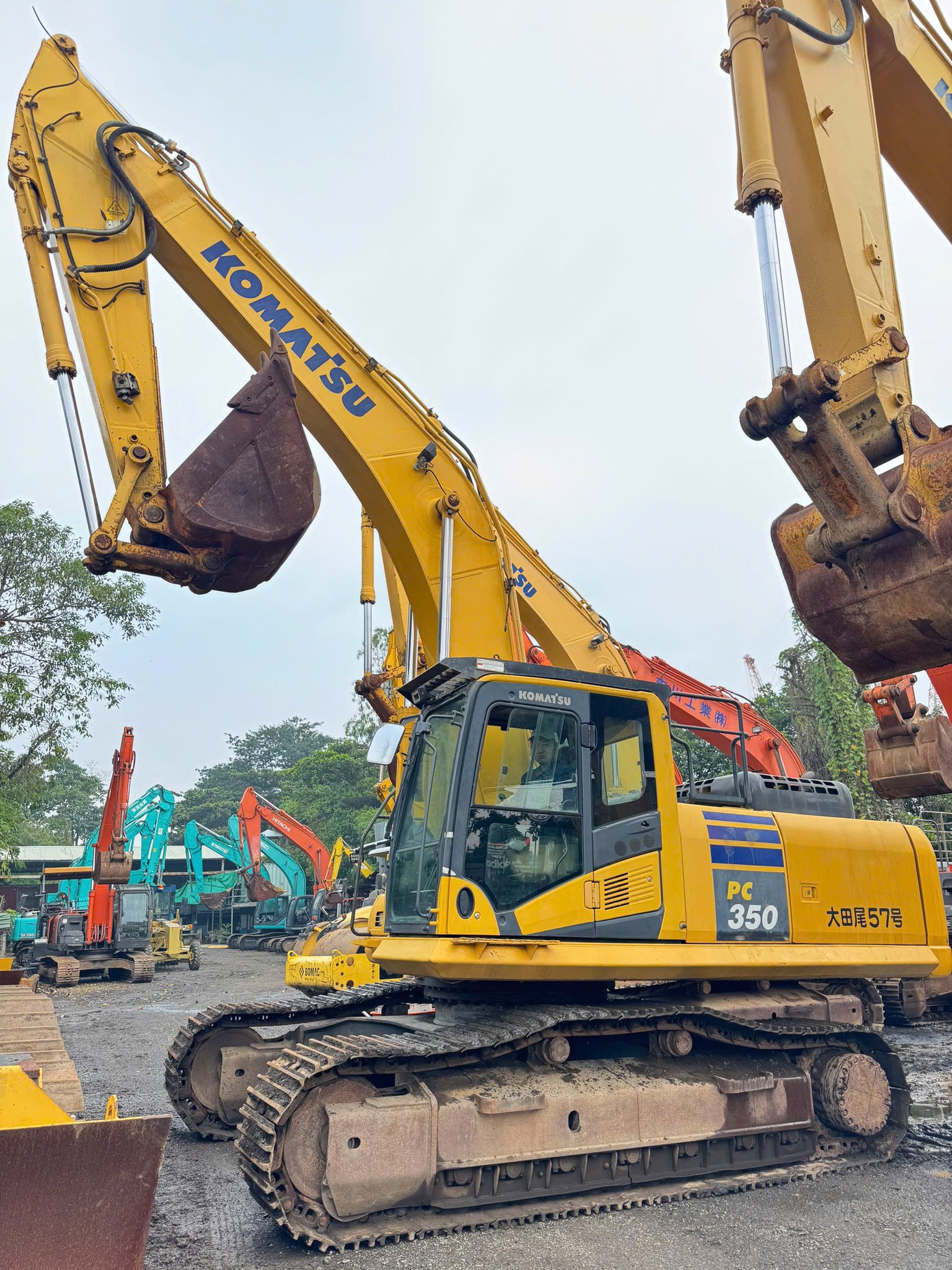 Máy xúc điện Komatsu PC350-E