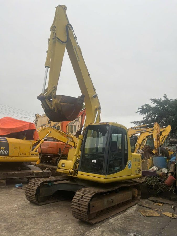 So sánh máy xúc điện và máy xúc diesel: Đầu tư loại nào tốt hơn? 1 so sánh máy xúc điện và máy xúc dầu